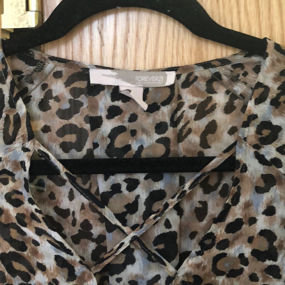 Cheetah criss cross surplice top forever 21 - Picture 4 of 6